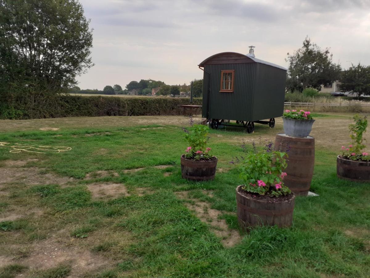 Glamping In Wiltshire In Our Luxury Shepherds Hut Chippenham  Exterior foto