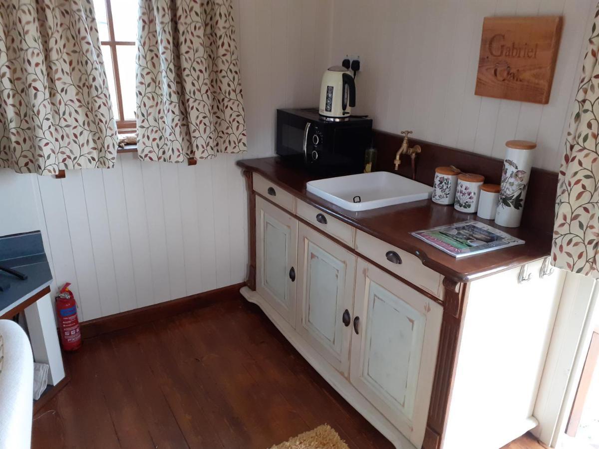 Glamping In Wiltshire In Our Luxury Shepherds Hut Chippenham  Exterior foto