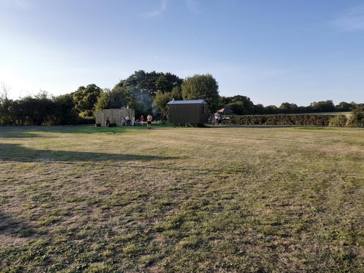 Glamping In Wiltshire In Our Luxury Shepherds Hut Chippenham  Exterior foto